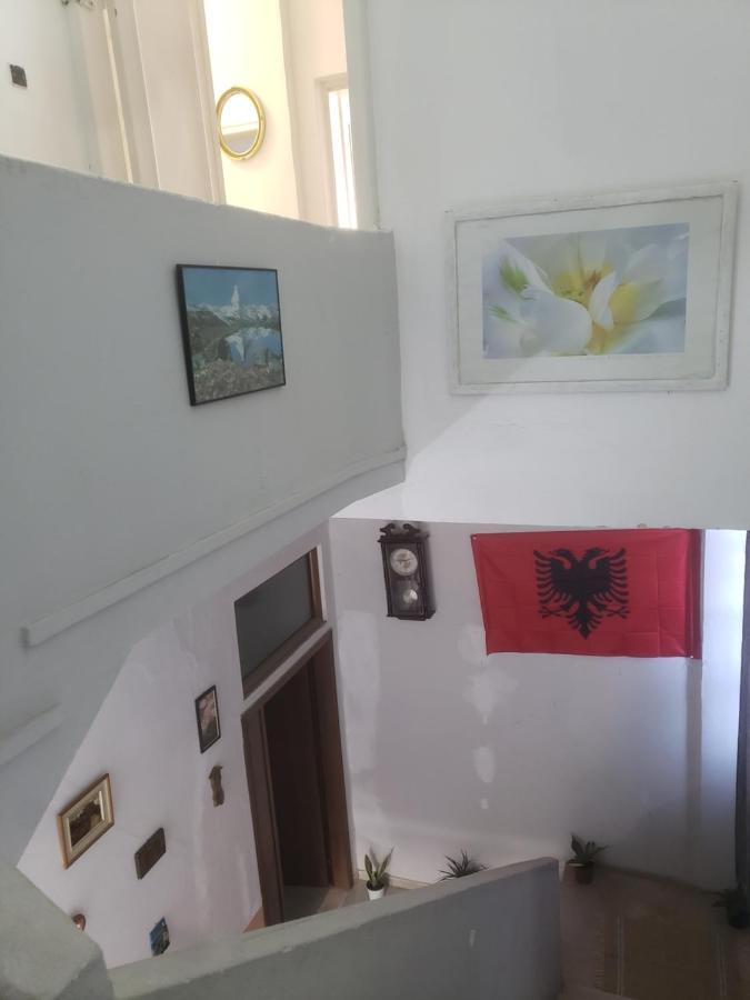 Hostel Oakland 티라나 외부 사진