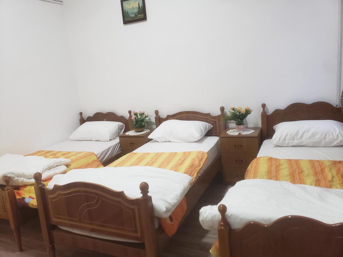 Hostel Oakland 티라나 외부 사진